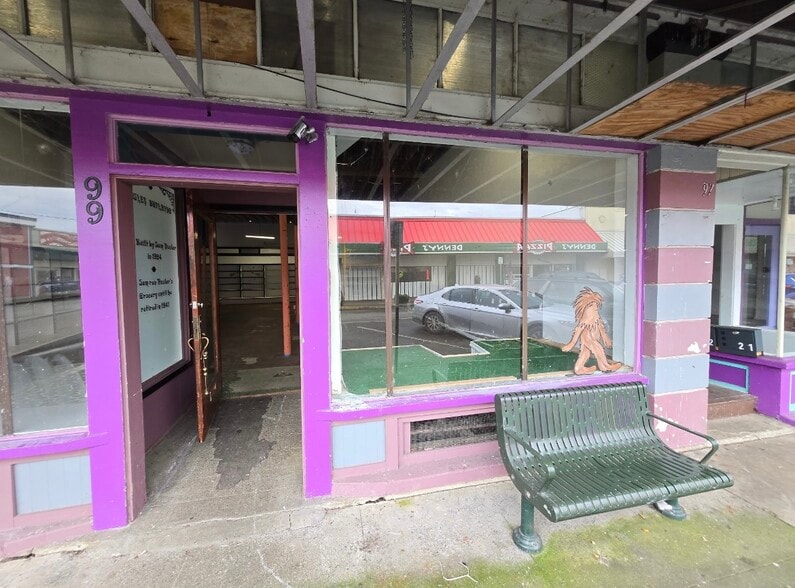 57 N Adams St, Coquille, OR à louer - Photo du bâtiment - Image 2 de 3