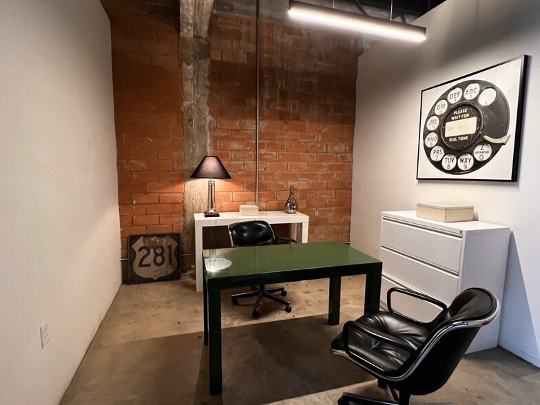 1101 S Roosevelt Ave, San Antonio, TX for sale - Building Photo - Image 2 of 8