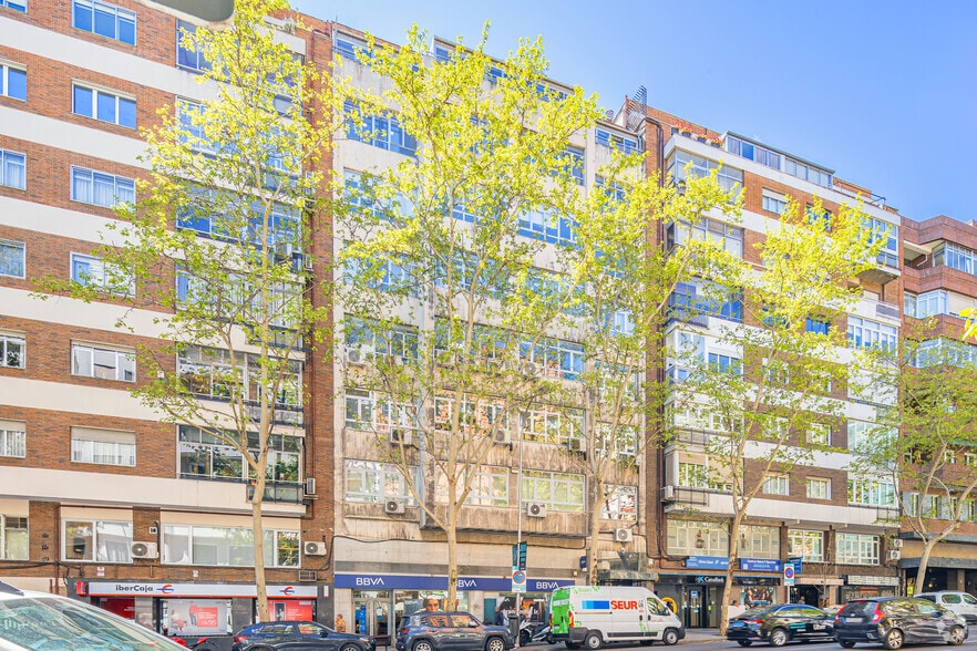 Calle de Ríos Rosas, 44, Madrid, Madrid à louer - Photo principale - Image 1 de 2