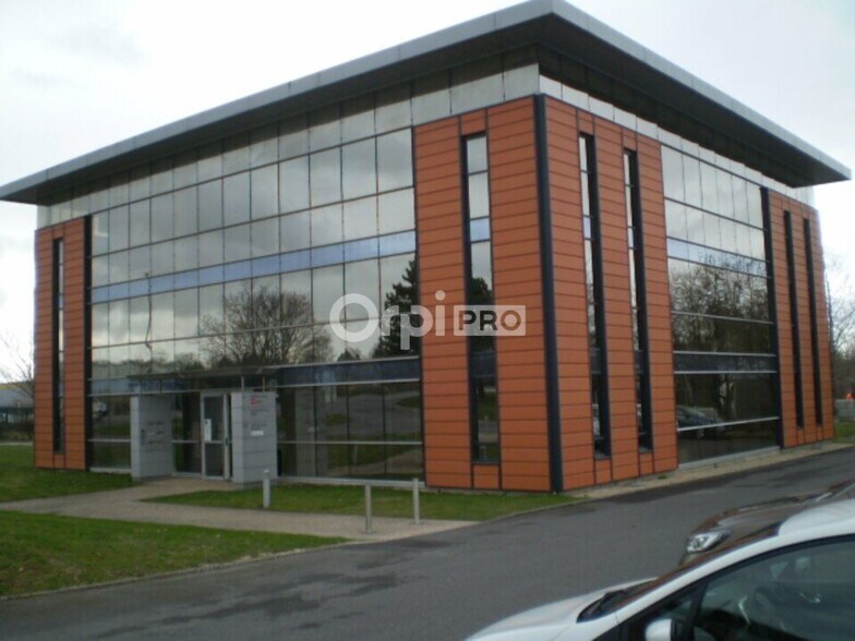 Office in Reims for lease - Building Photo - Image 1 of 8