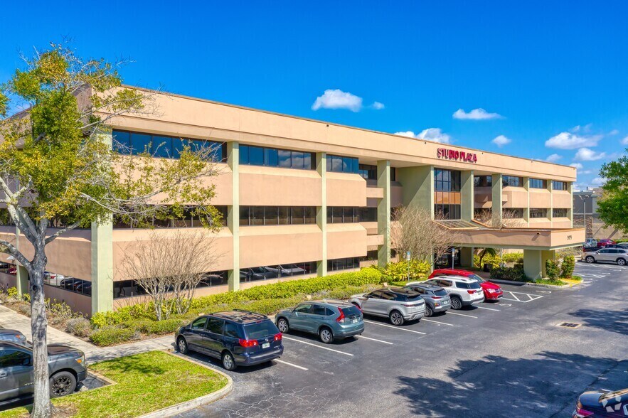 5979 Vineland Rd, Orlando, FL à louer - Photo du bâtiment - Image 2 de 5