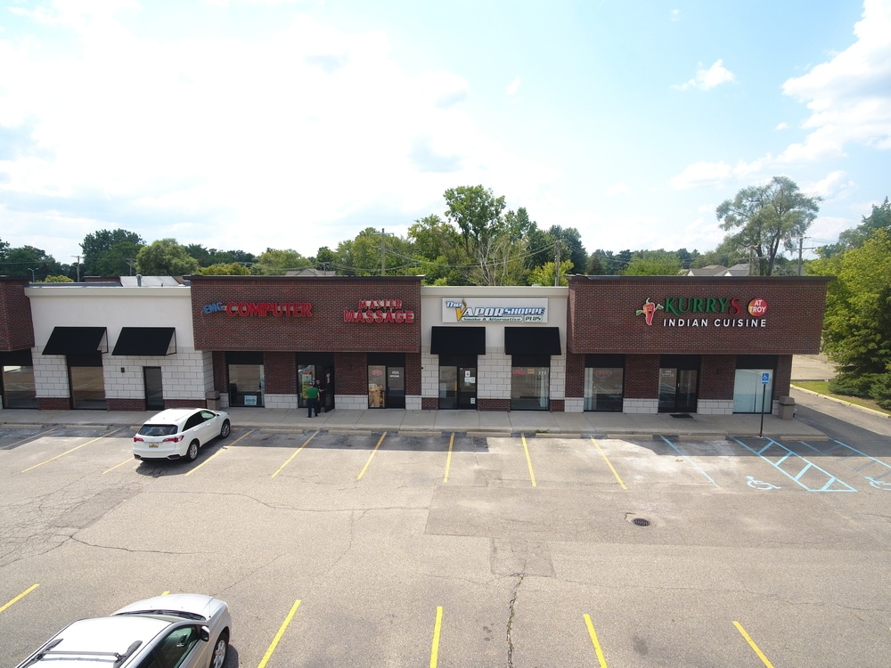 3271-3299 Rochester Rd, Troy, MI for lease Primary Photo- Image 1 of 8