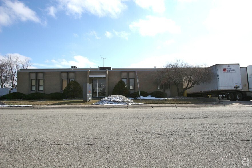 1801 Estes Ave, Elk Grove Village, IL à louer - Photo du bâtiment - Image 3 de 11