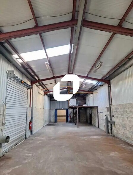 Industrial in Carbon-Blanc for lease - Building Photo - Image 2 of 12
