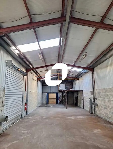 Industriel dans Carbon-Blanc à louer - Photo intérieure - Image 2 de 12