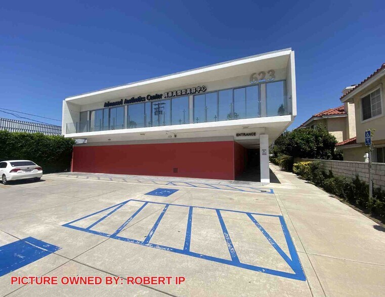 623 W Duarte Rd, Arcadia, CA à louer - Photo du bâtiment - Image 3 de 6