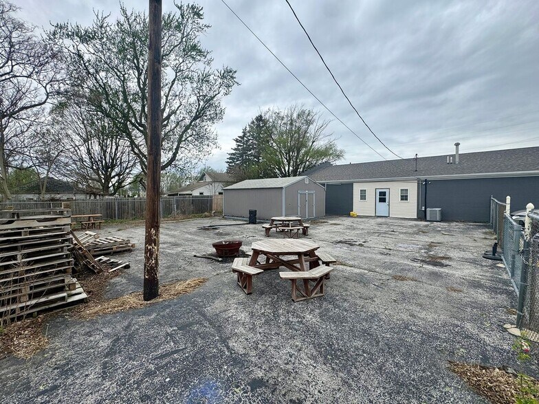 115 W State St, North Baltimore, OH à vendre - Photo du bâtiment - Image 2 de 6