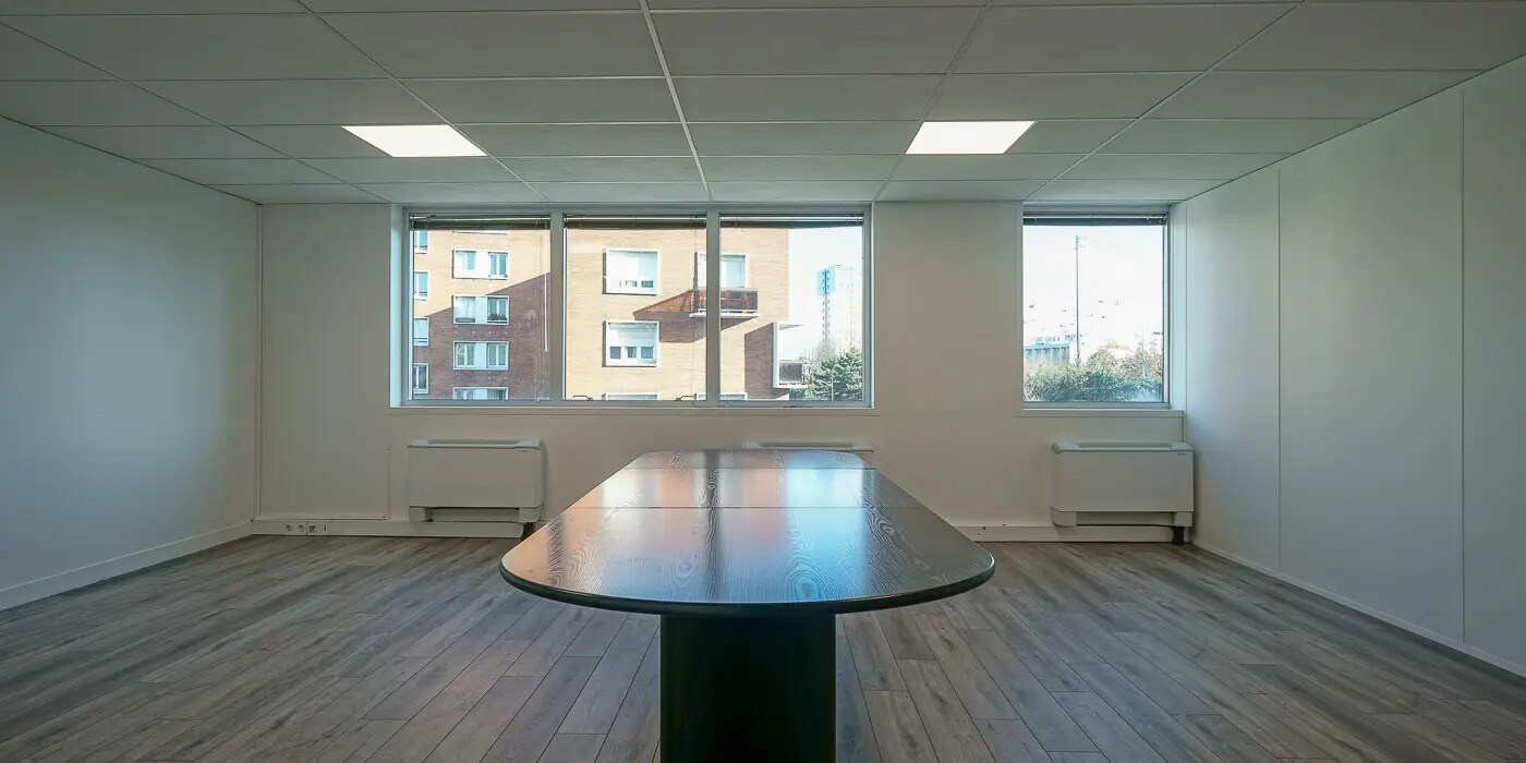 Office in Paris for lease Interior Photo- Image 1 of 6