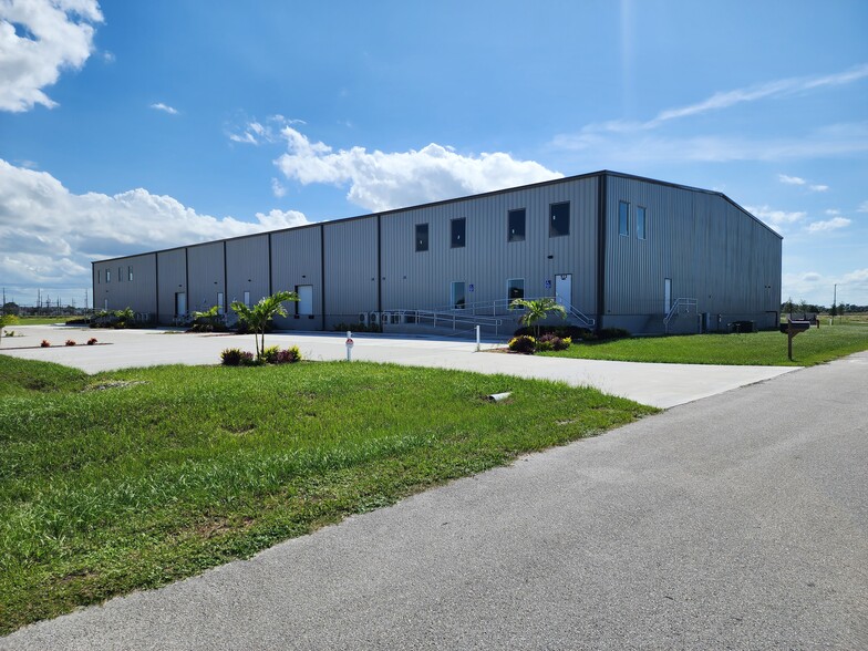 512 Commerce Ct, Clewiston, FL for lease - Building Photo - Image 1 of 11