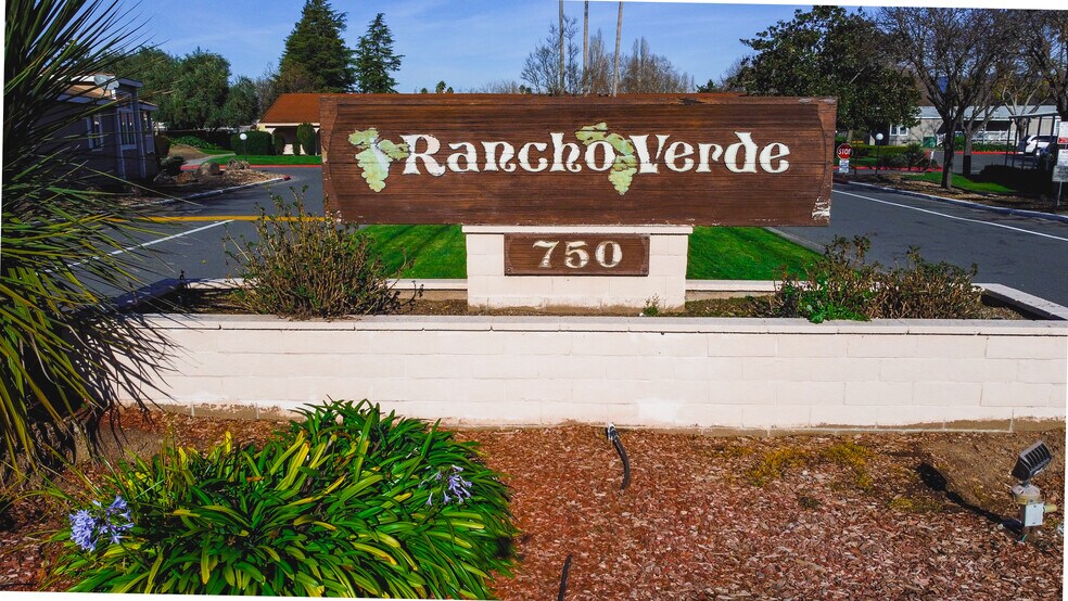 750 Rohnert Park Expy W, Rohnert Park, CA à vendre - Photo du bâtiment - Image 3 de 22
