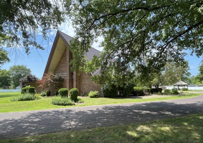 1717 Highwood Ave, Pekin, IL à vendre - Photo du bâtiment - Image 2 de 14