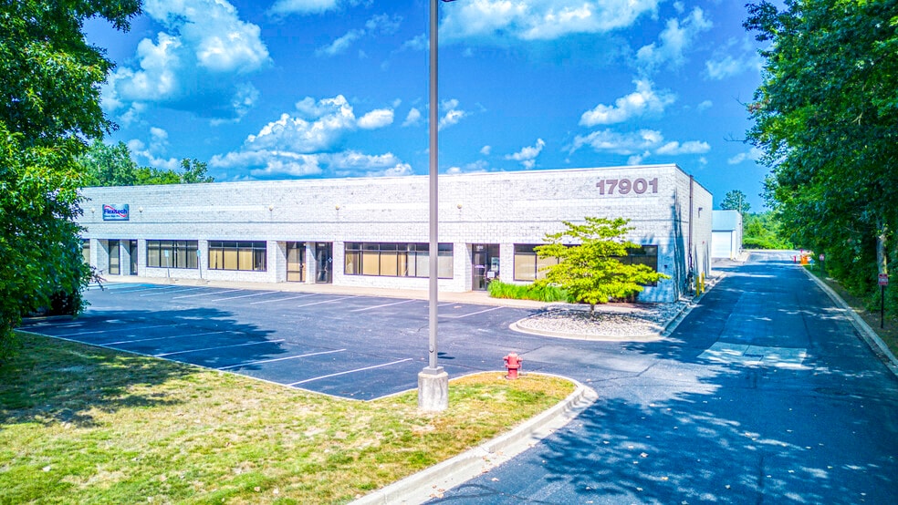 17901 Woodland Dr, New Boston, MI for lease - Building Photo - Image 3 of 7