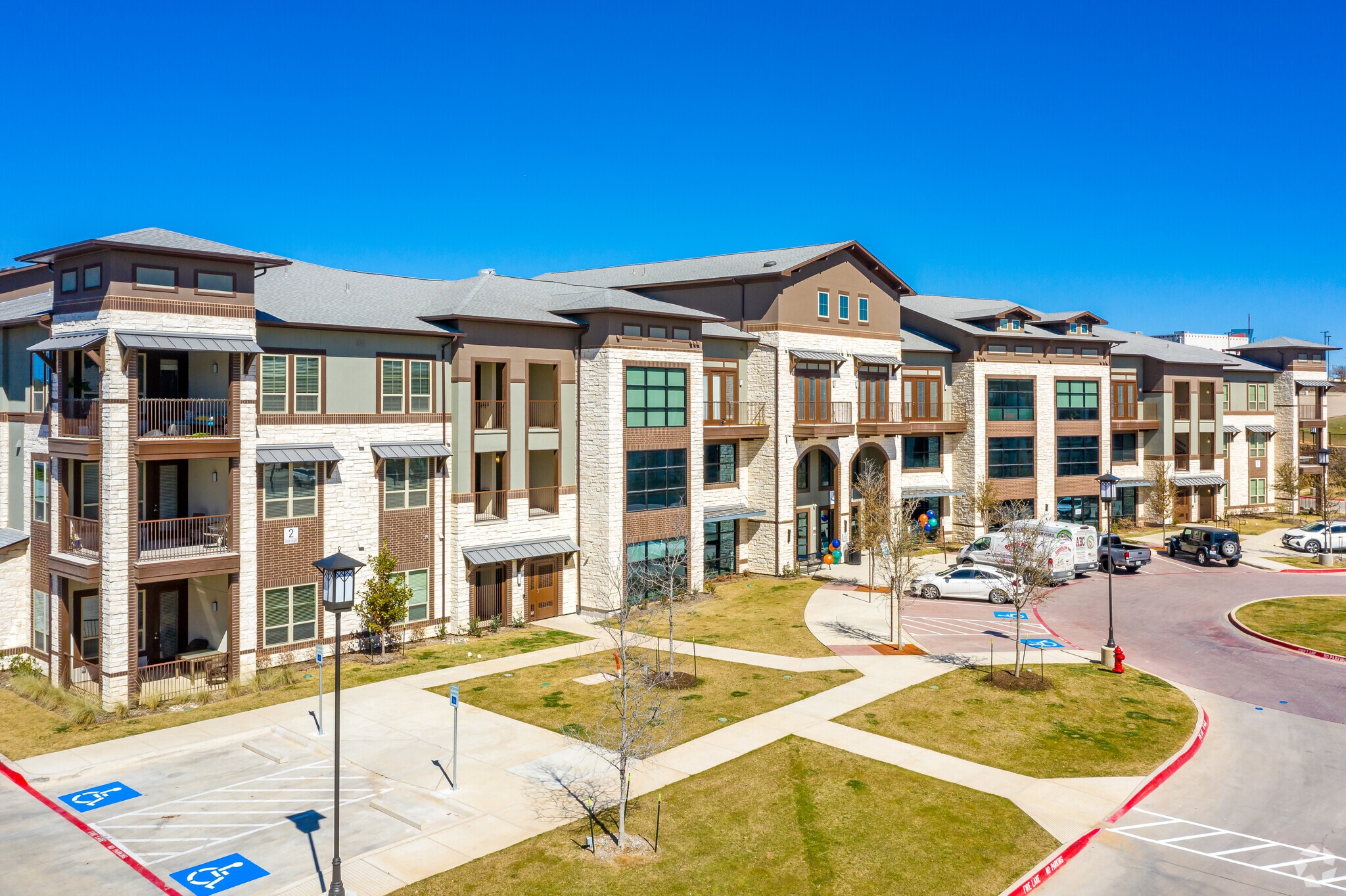 900 Cinema Dr, Hudson Oaks, TX for lease Primary Photo- Image 1 of 68