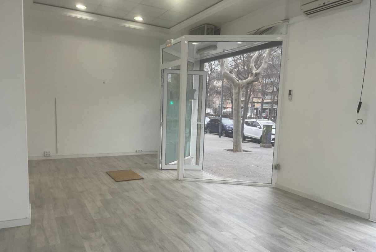 Retail in Viladecans, Barcelona for lease Interior Photo- Image 1 of 3