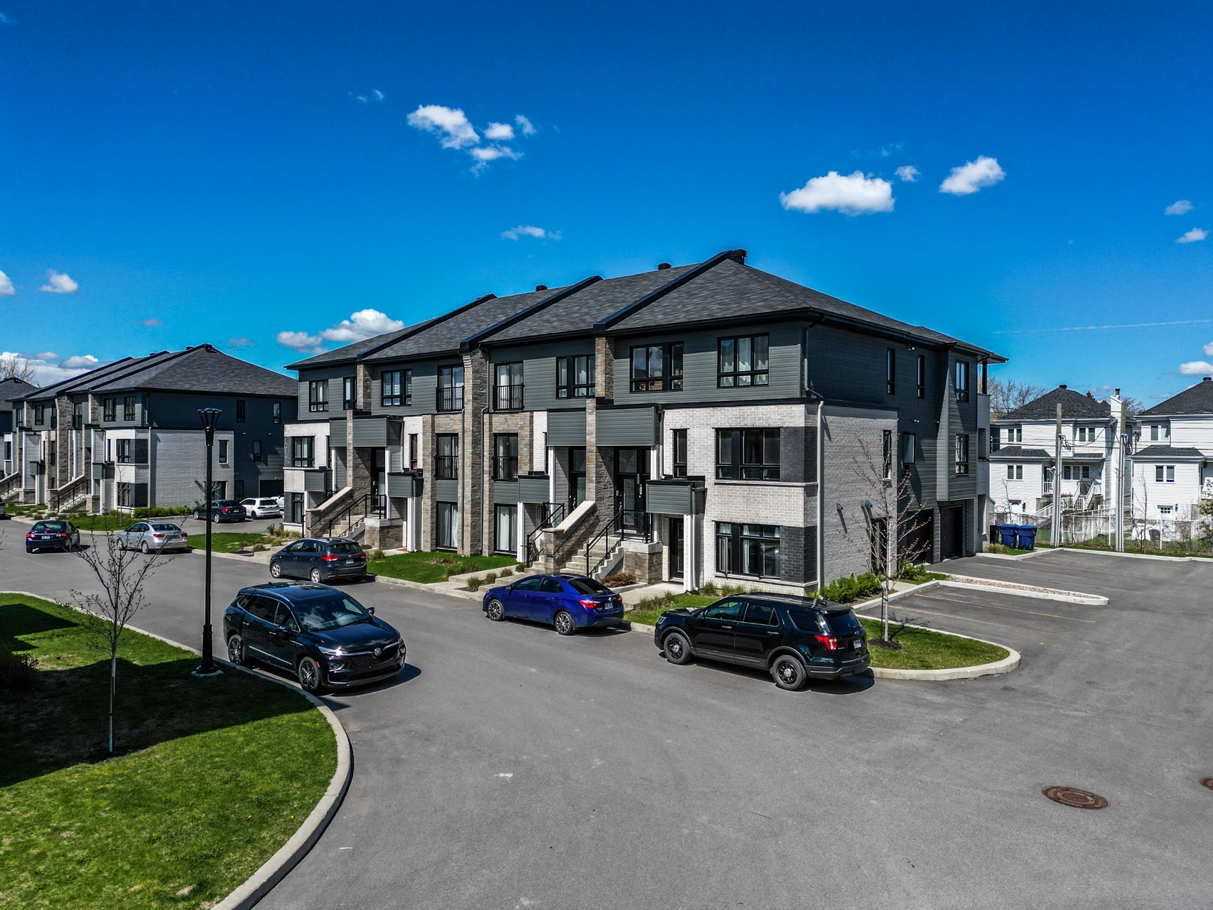 816-824 St Du Mont-Laval, Laval, QC à vendre Photo principale- Image 1 de 1