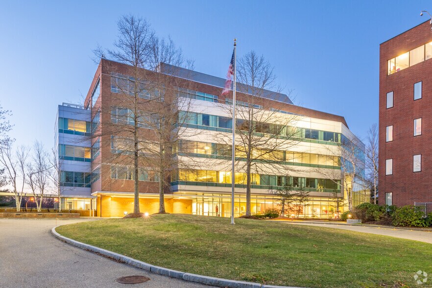 4 Batterymarch Park, Quincy, MA à louer - Photo du bâtiment - Image 1 de 2