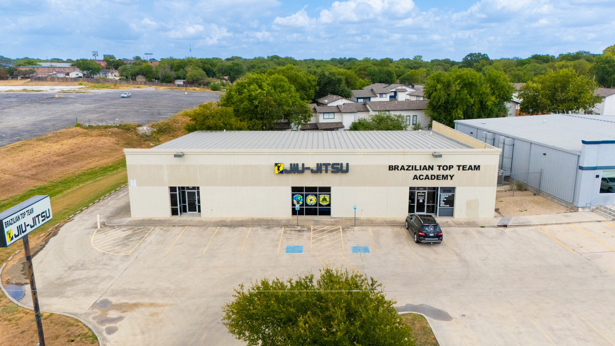 4447 Thousand Oaks, San Antonio, TX for sale Primary Photo- Image 1 of 17