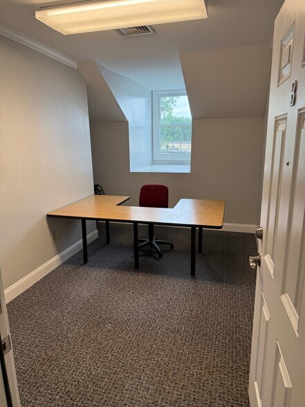 95-127 Fenn Rd, Newington, CT à louer - Photo du bâtiment - Image 3 de 5