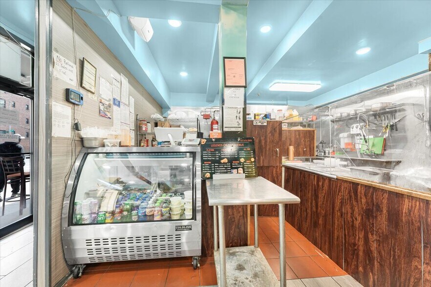 1 W 137th St, New York, NY à louer - Photo du bâtiment - Image 2 de 12