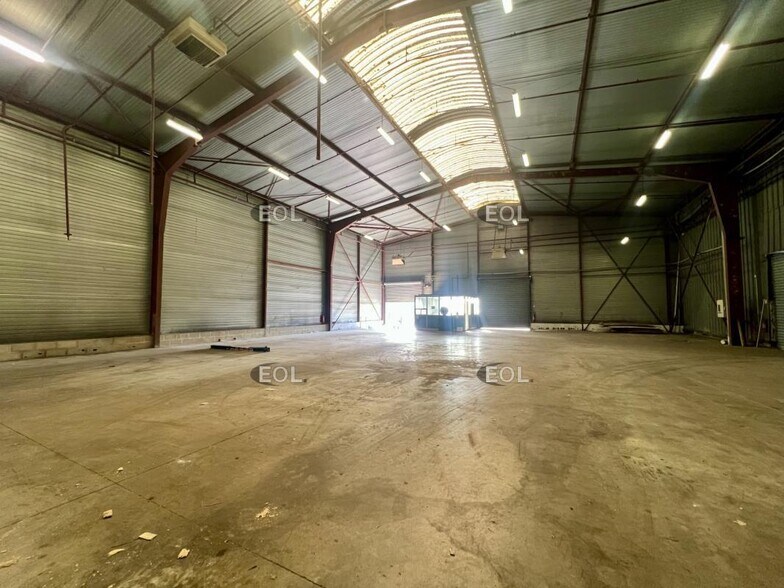 Industrial in Senlis for lease - Building Photo - Image 3 of 7