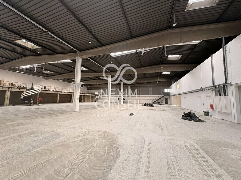 Industrial in SAINT-OUEN-L'AUMONE for lease - Interior Photo - Image 1 of 9