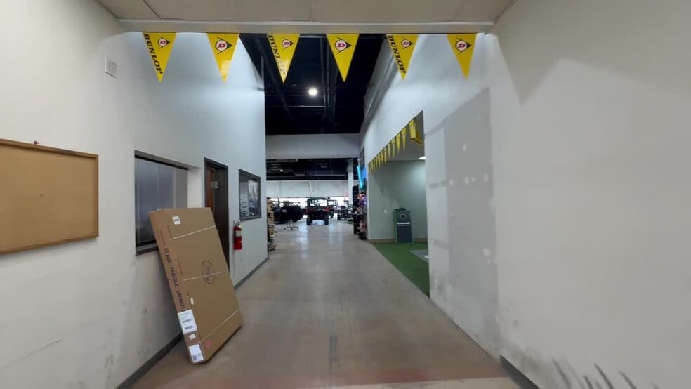 13700 N Stemmons Fwy, Farmers Branch, TX for lease - Commercial Listing Video - Image 3 of 19