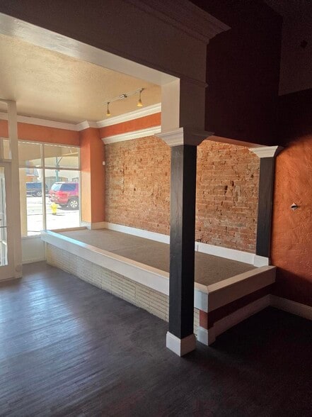 128 W Main St, Mesa, AZ for lease - Building Photo - Image 2 of 2