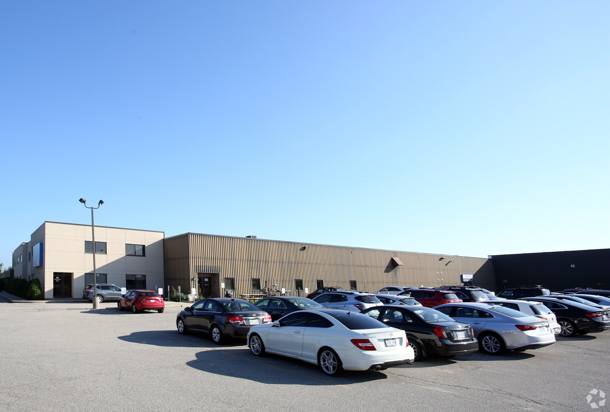 1367 Industrial Rd, Cambridge, ON à vendre Photo principale- Image 1 de 1