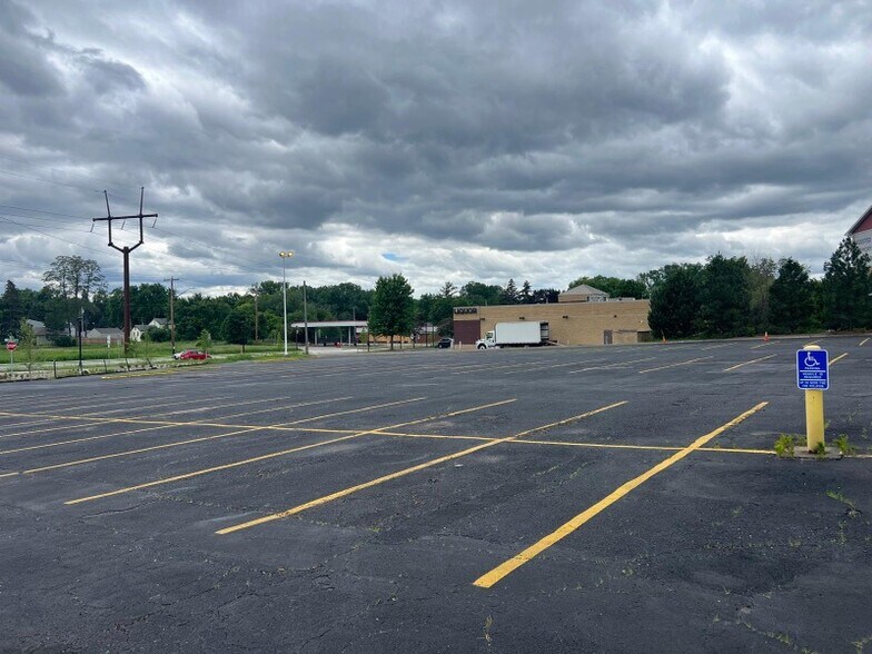 2201-2261 37th Ave NE, Columbia Heights, MN à louer - Photo du bâtiment - Image 2 de 5