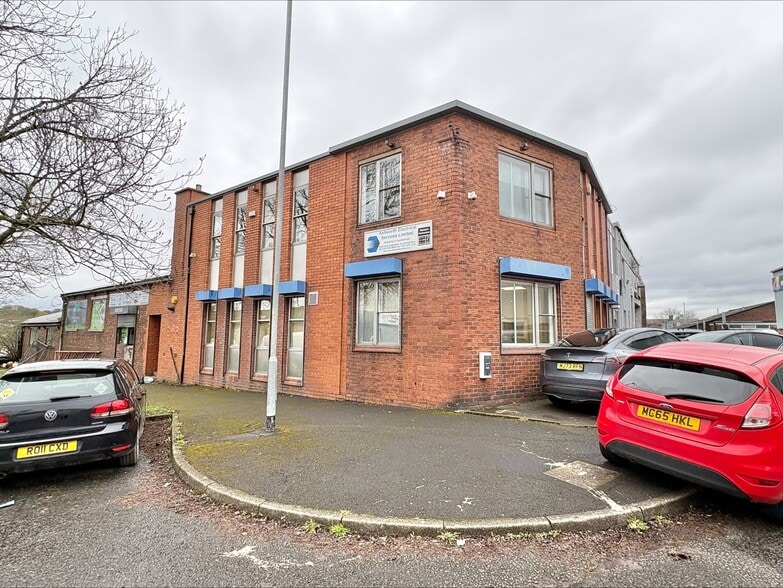 Townfield St, Oldham for sale - Primary Photo - Image 1 of 8