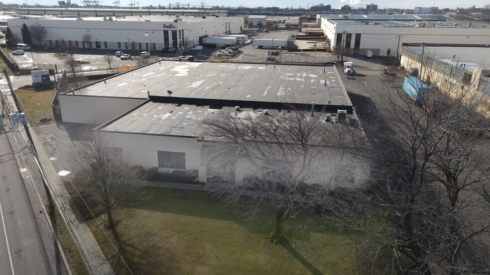 700 Dowd Ave, Elizabeth, NJ à louer - Photo du bâtiment - Image 2 de 3