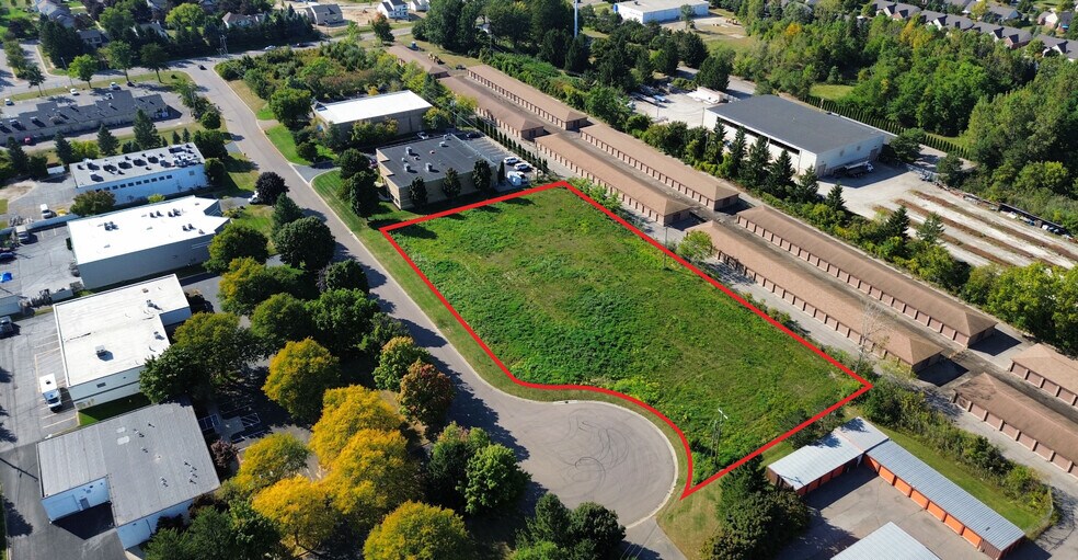 Traditional Dr, Walled Lake, MI à vendre - Aérien - Image 2 de 2