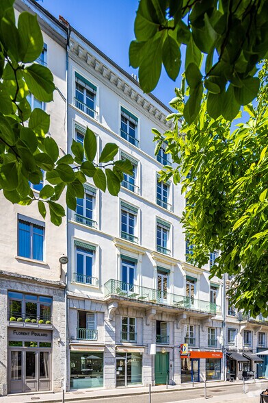 9 Place Des Célestins, Lyon for lease - Building Photo - Image 2 of 5