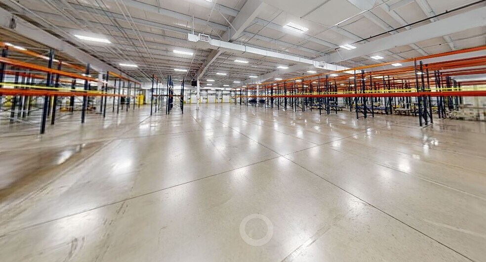 803 H L Thompson Jr Dr, Ashley, IN à louer - Photo du bâtiment - Image 2 de 11