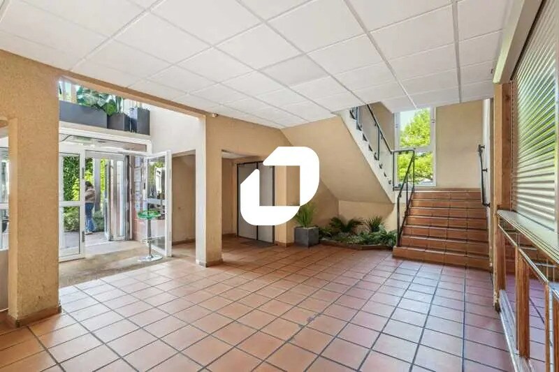 Bureau dans Tremblay-en-France à louer - Hall d’entrée - Image 3 de 9