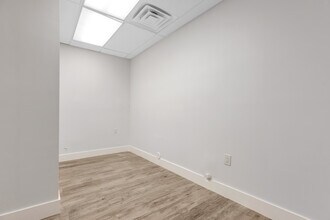 7001 SW 97th Ave, Miami, FL for lease Interior Photo- Image 2 of 35