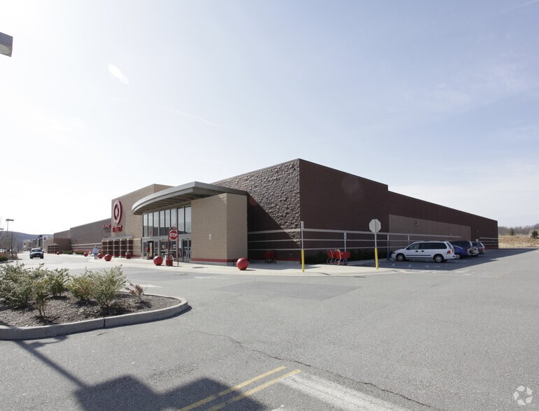 288 Larkin Dr, Monroe, NY à louer - Photo du bâtiment - Image 2 de 6