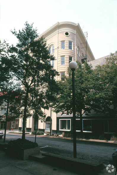 212 W Main St, Durham, NC for lease - Building Photo - Image 3 of 9