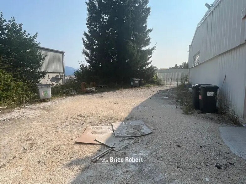 Flex dans Voiron à louer - Photo du bâtiment - Image 2 de 4