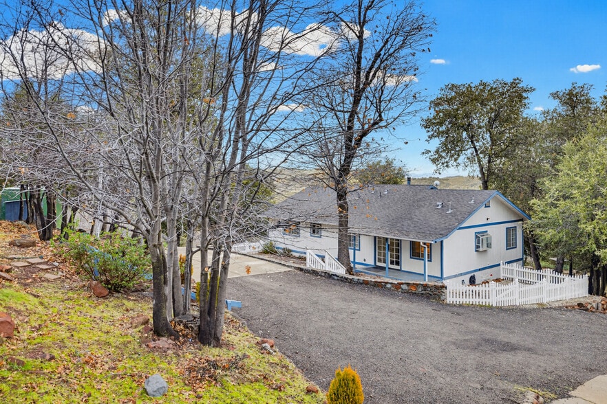 17009 Iron Springs Rd, Julian, CA à vendre - Photo du bâtiment - Image 2 de 64