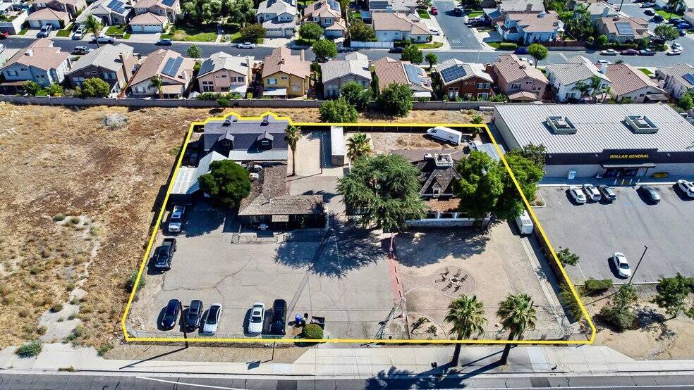 2048 Mentone Blvd, Mentone, CA à vendre - Photo du bâtiment - Image 1 de 40