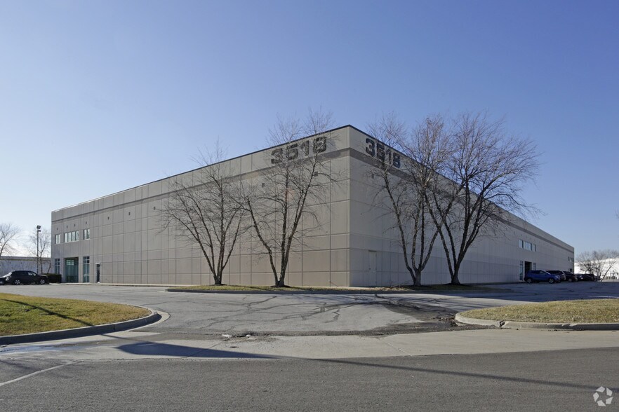 3518-3522 Enterprise Dr, Kansas City, MO à louer - Photo du bâtiment - Image 2 de 7