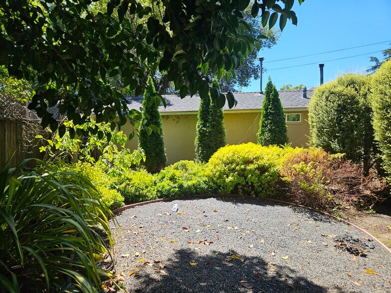 811 Davis St, Santa Rosa, CA à vendre - Photo du bâtiment - Image 3 de 35