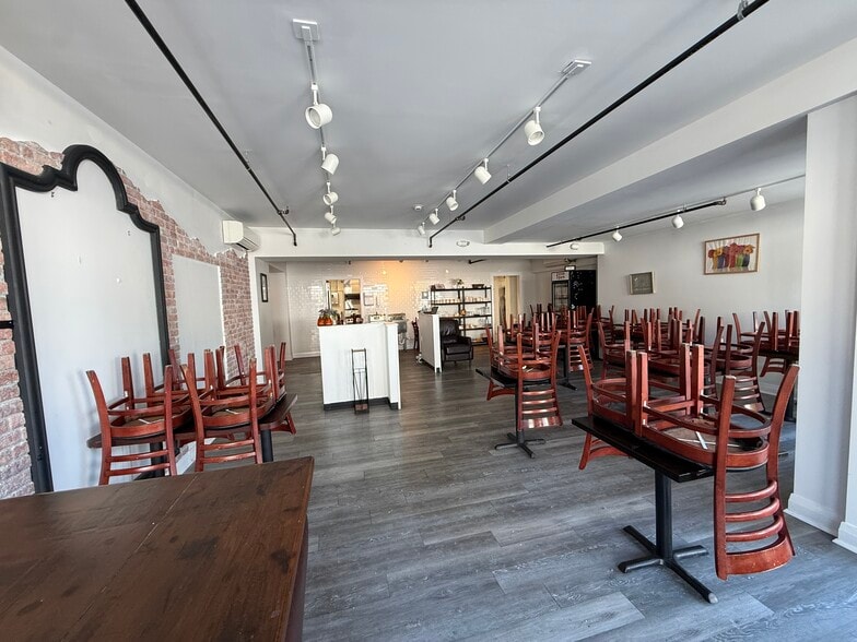 8 Main St, Redding, CT for lease - Building Photo - Image 3 of 17
