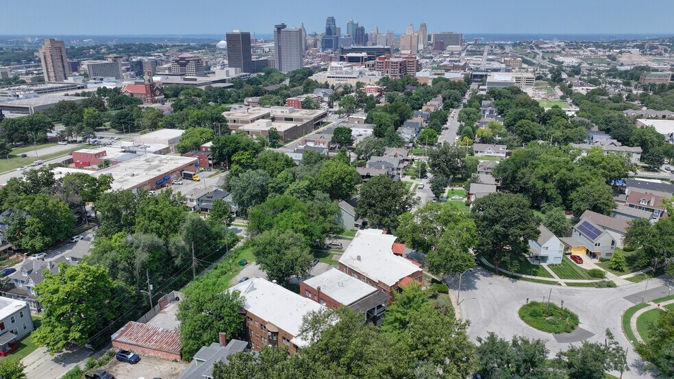 2734 Charlotte St, Kansas City, MO à vendre - Photo du bâtiment - Image 2 de 57