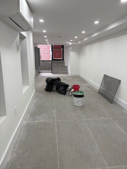 452 W 36th St, New York, NY for lease - Building Photo - Image 2 of 7