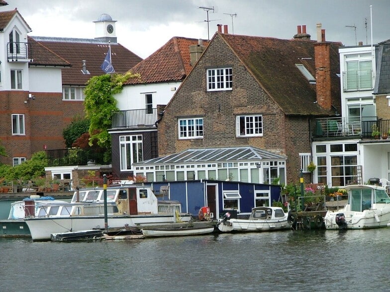 8 Lower Teddington Rd, Kingston Upon Thames for lease - Building Photo - Image 3 of 12