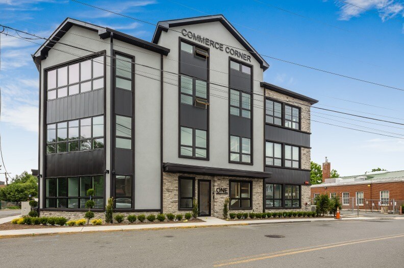 1 N Madison Ave, Spring Valley, NY à louer Photo principale- Image 1 de 28