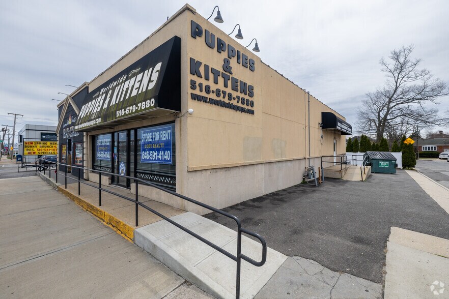 2560 Sunrise Hwy, Bellmore, NY à louer - Photo du bâtiment - Image 3 de 10