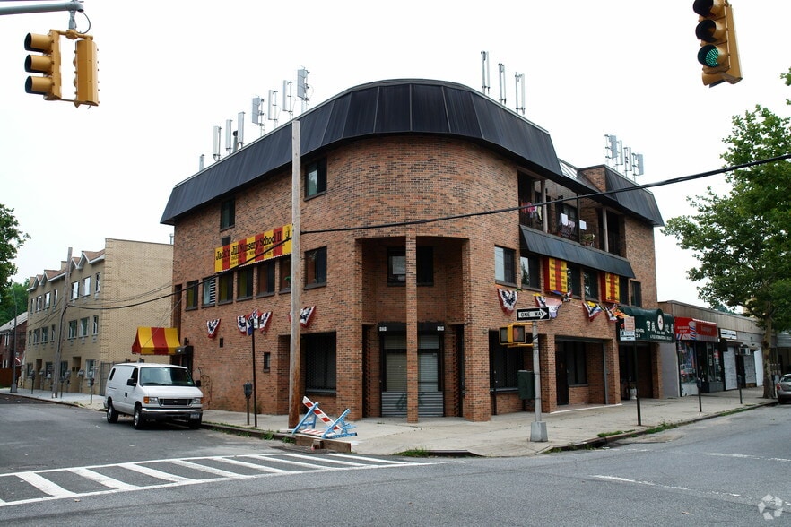 6805 Fresh Meadow Ln, Fresh Meadows, NY for lease - Primary Photo - Image 1 of 1